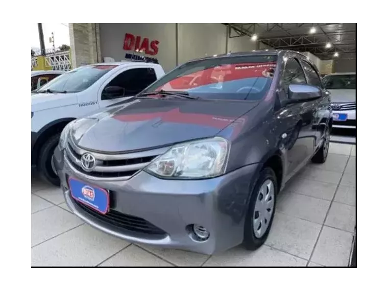 Toyota Etios Cinza 7