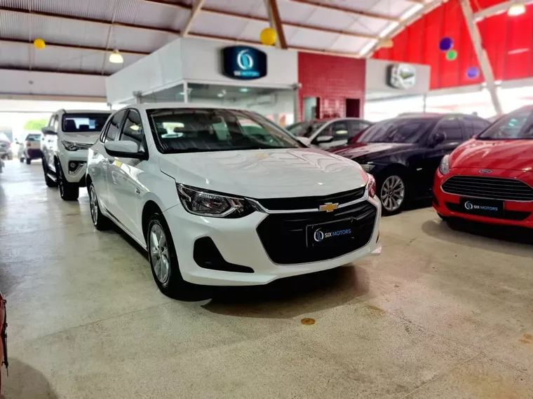 Chevrolet Onix Branco 18