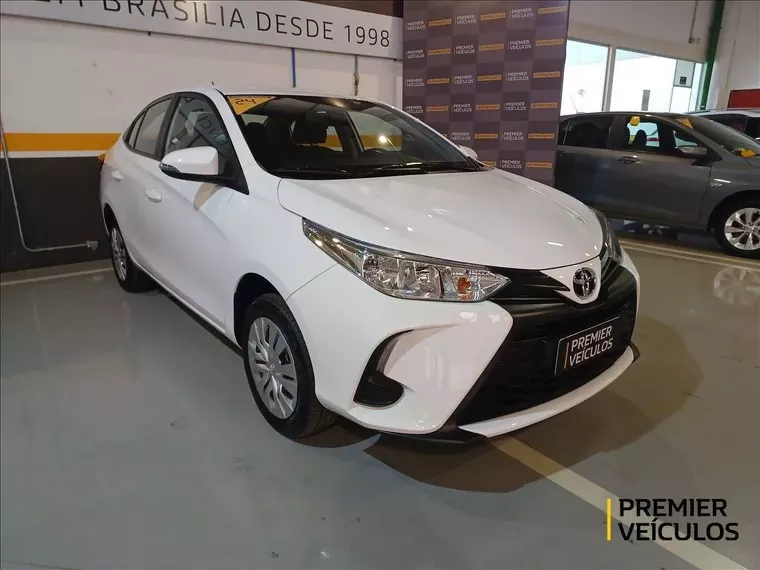 Toyota Yaris Branco 3