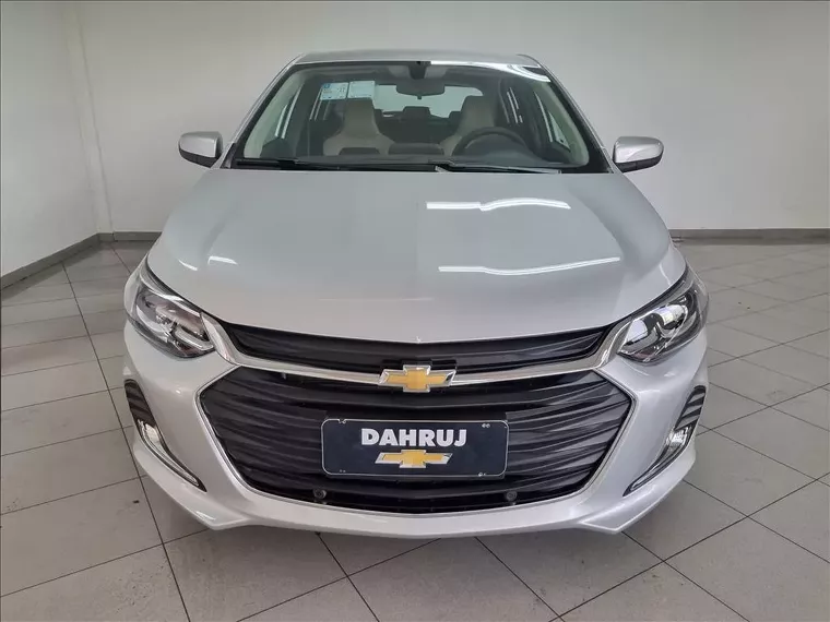 Chevrolet Onix Prata 1