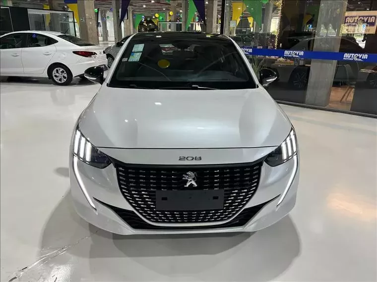 Peugeot 208 Branco 9