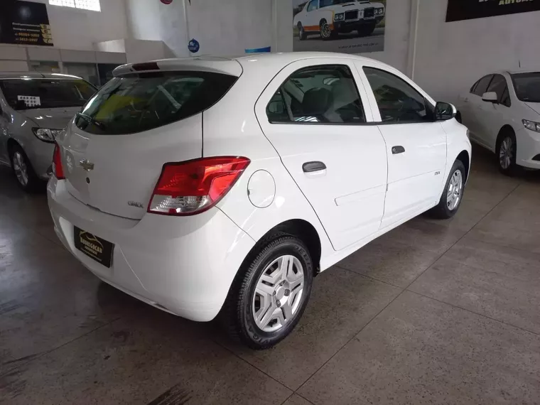 Chevrolet Onix Branco 2