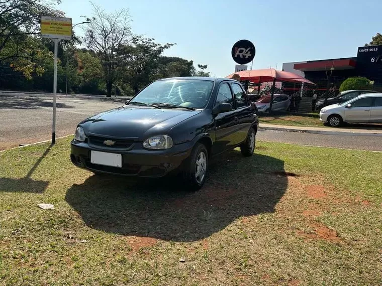 Chevrolet Classic Preto 3