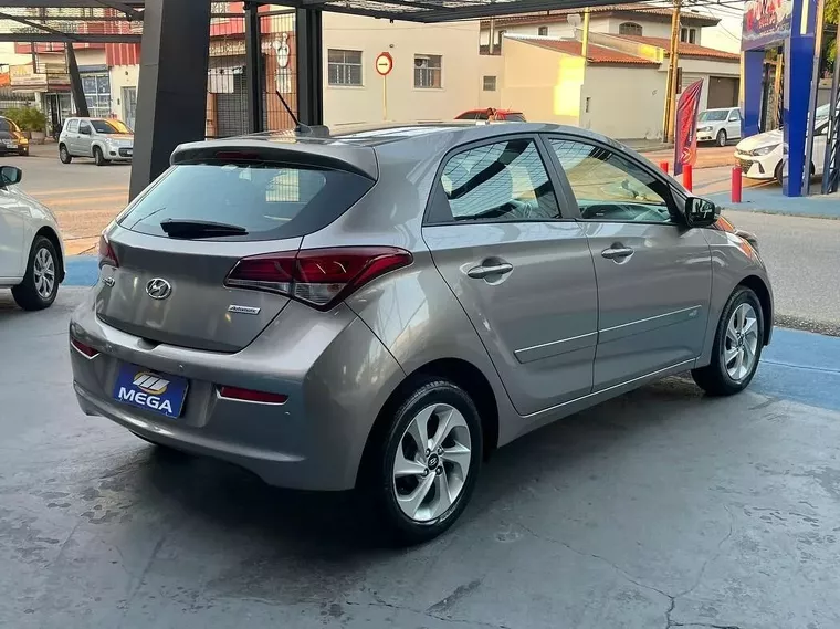 Hyundai HB20 Prata 4