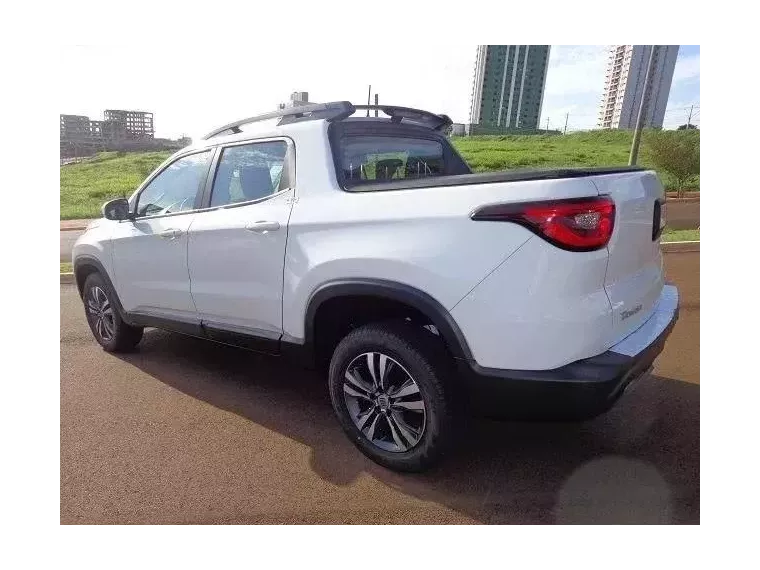 Fiat Toro Branco 2