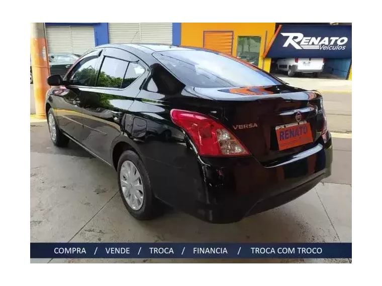 Nissan Versa Preto 5