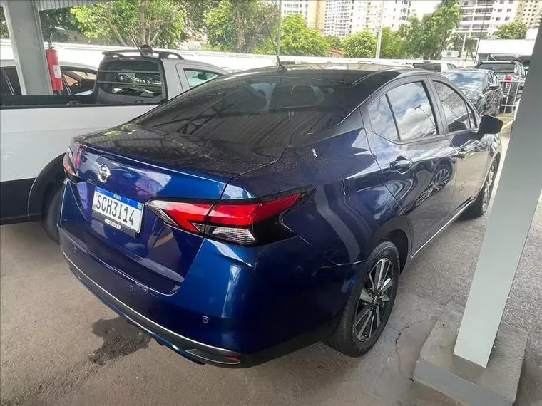 Nissan Versa Azul 8