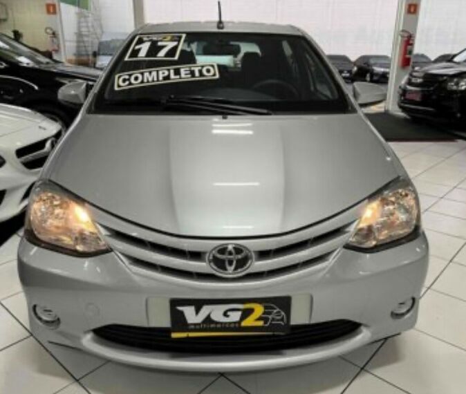 Toyota Etios Prata 1