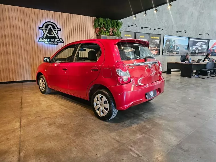 Toyota Etios Vermelho 5