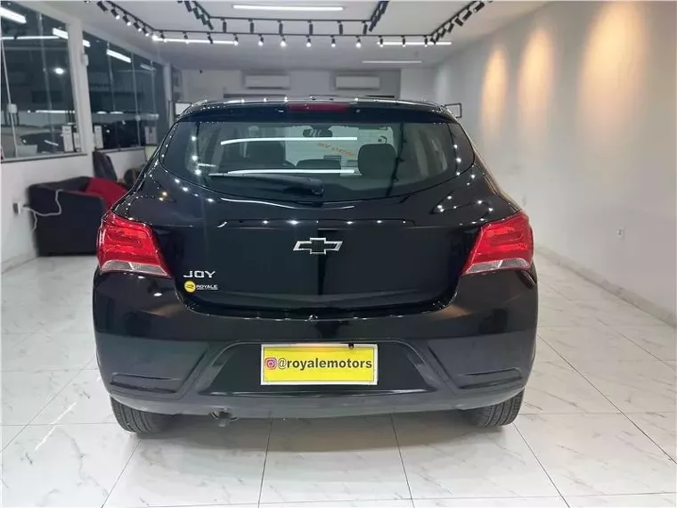 Chevrolet Onix Preto 8