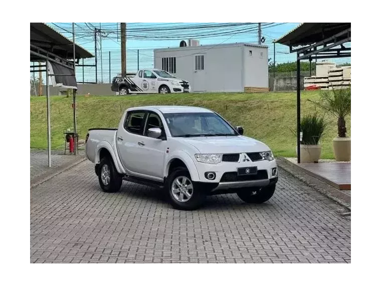 Mitsubishi L200 Triton Branco 4