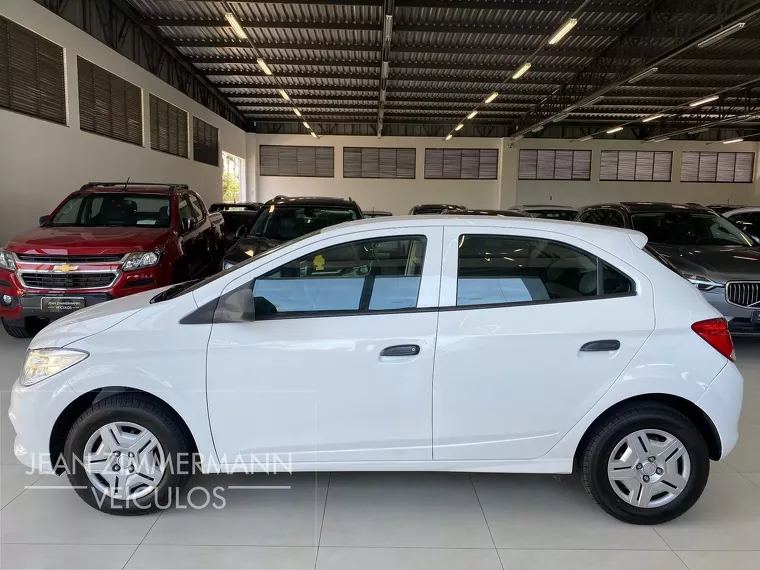 Chevrolet Onix Branco 10