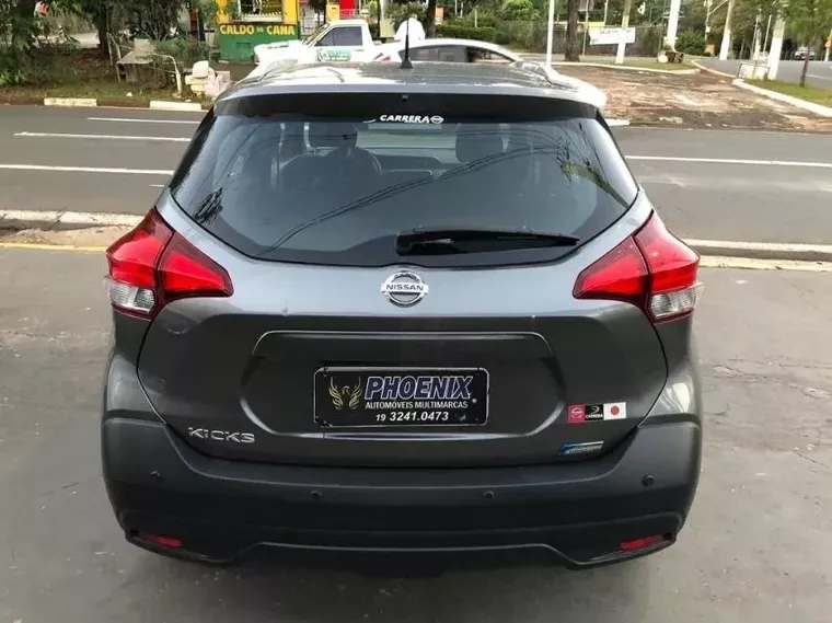 Nissan Kicks Cinza 1