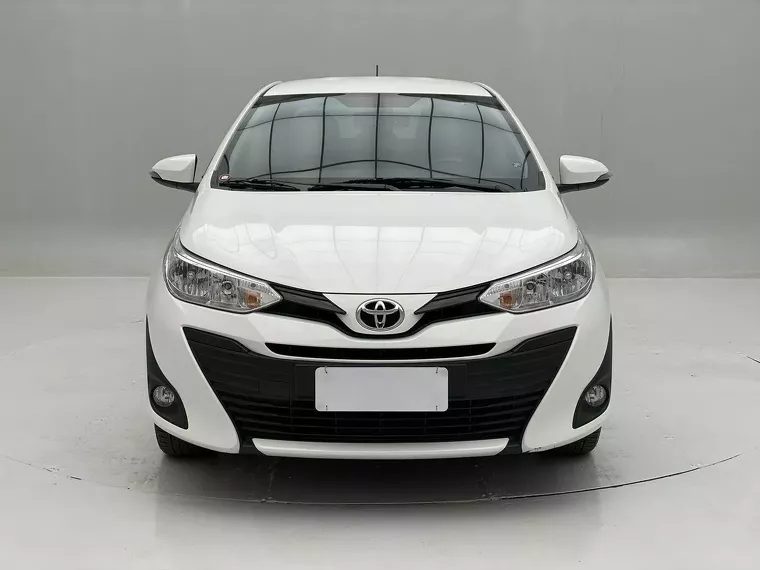 Toyota Yaris Branco 12