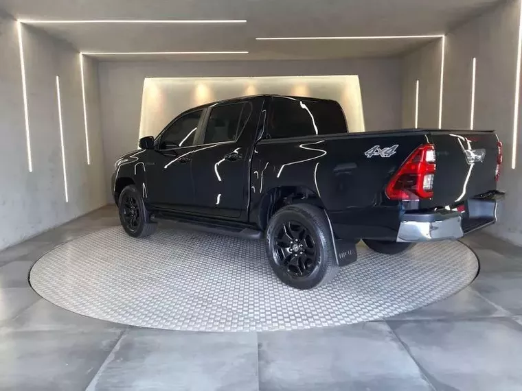 Toyota Hilux Preto 10