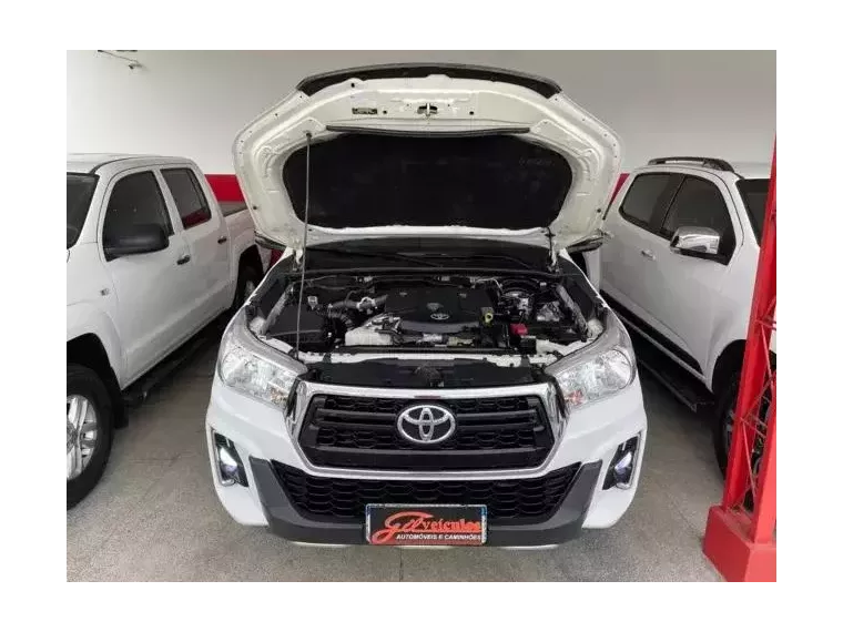 Toyota Hilux Branco 4