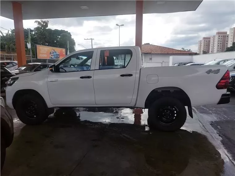 Toyota Hilux Branco 7