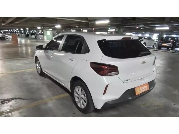 Chevrolet Onix Branco 2