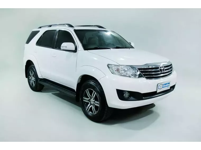 Toyota Hilux SW4 Branco 14