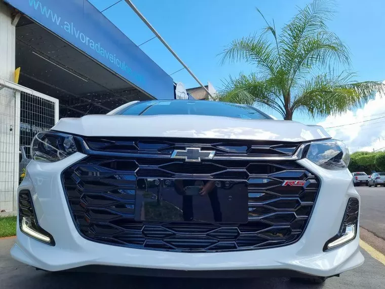 Chevrolet Onix Branco 1