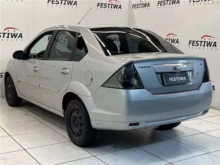 Ford Fiesta Prata 1