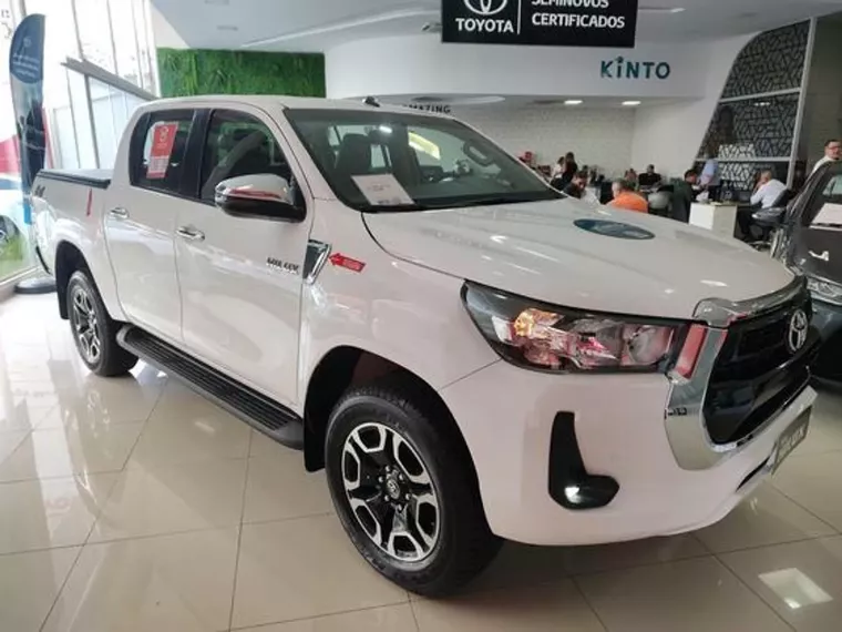 Toyota Hilux Branco 6