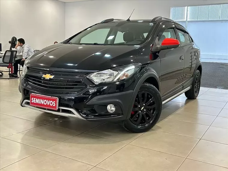 Chevrolet Onix Preto 1