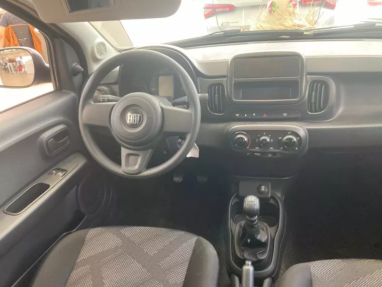 Fiat Mobi Cinza 2