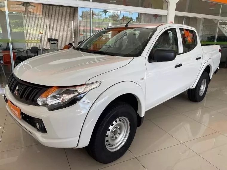 Mitsubishi L200 Triton Branco 8