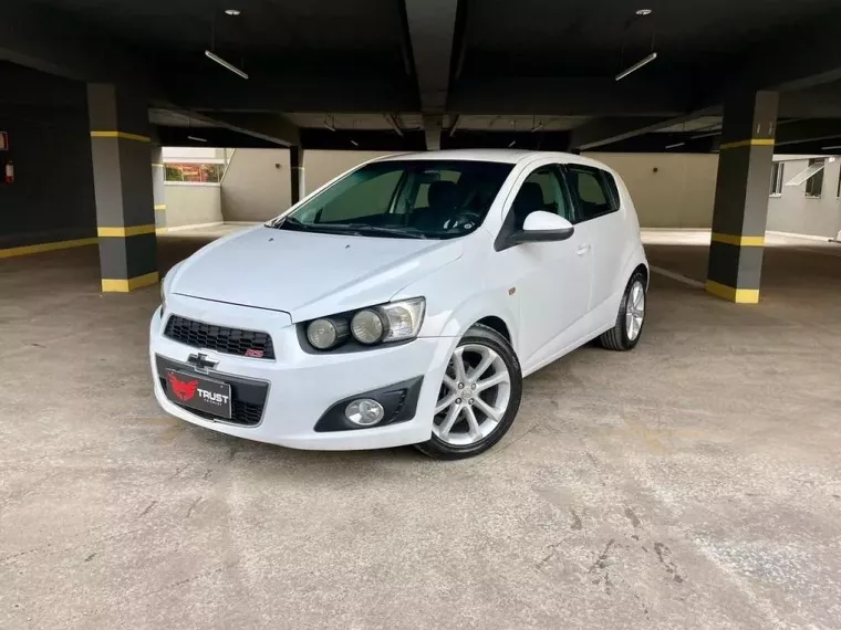 Chevrolet Sonic Branco 4