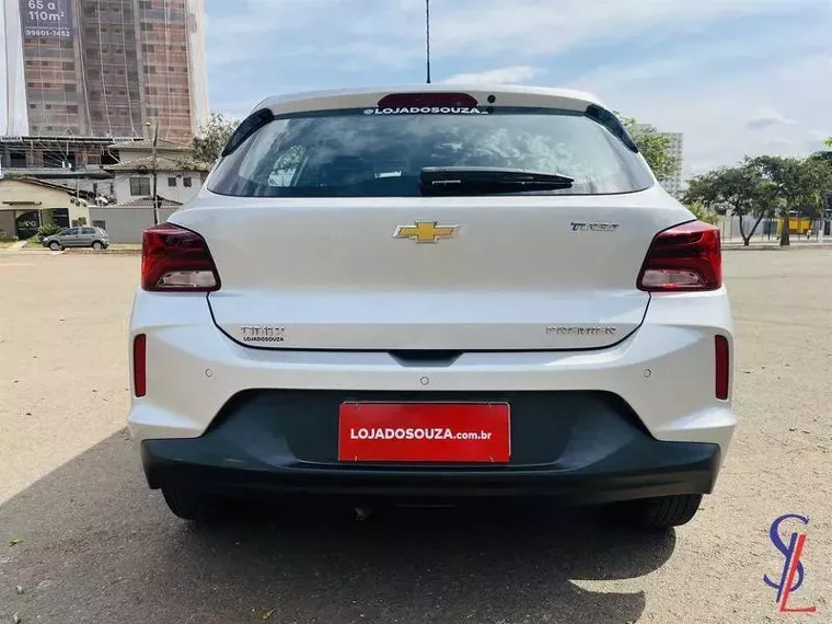 Chevrolet Onix Prata 11