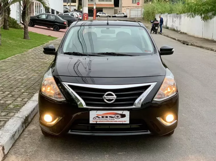 Nissan Versa Preto 13