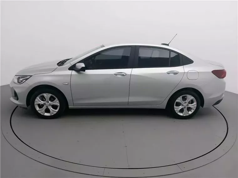 Chevrolet Onix Prata 14