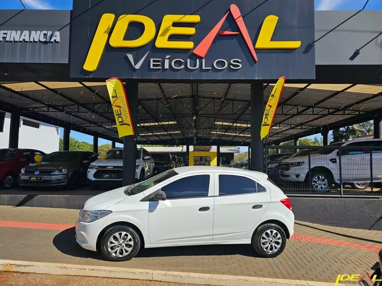 Chevrolet Onix Branco 8