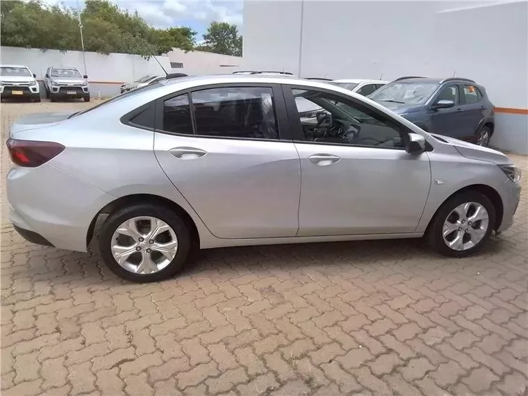 Chevrolet Onix Prata 10