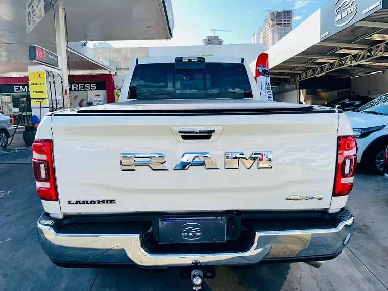 RAM 2500 Branco 22