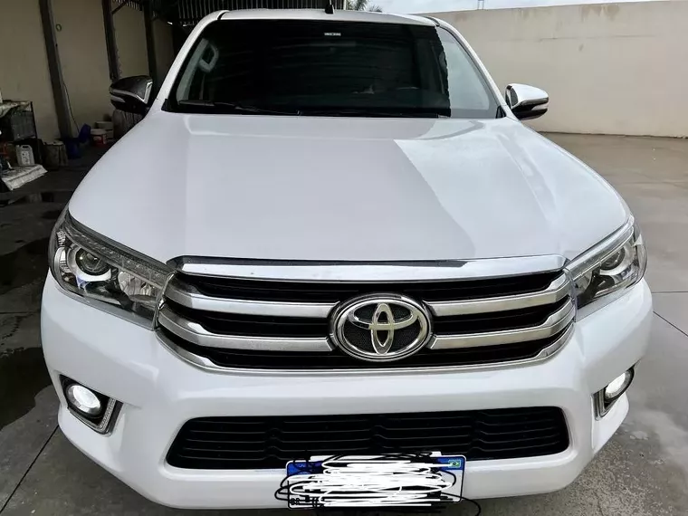 Toyota Hilux Branco 1