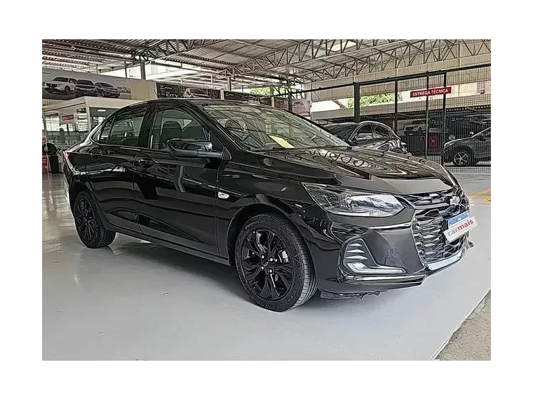 Chevrolet Onix Preto 16