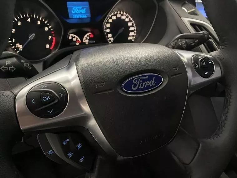 Ford Focus Branco 9