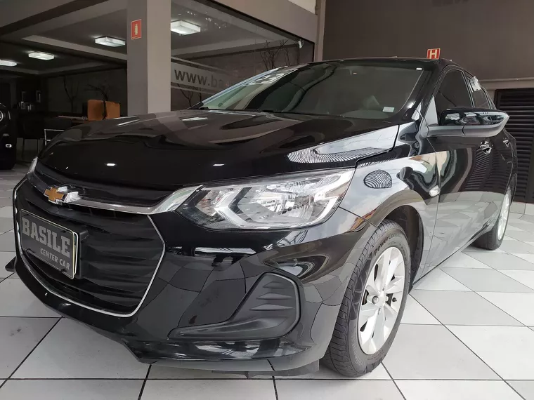 Chevrolet Onix Preto 11