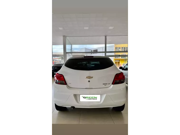 Chevrolet Onix Branco 2