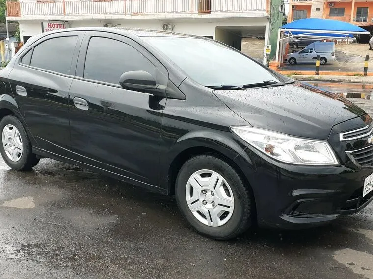 Chevrolet Onix Preto 7