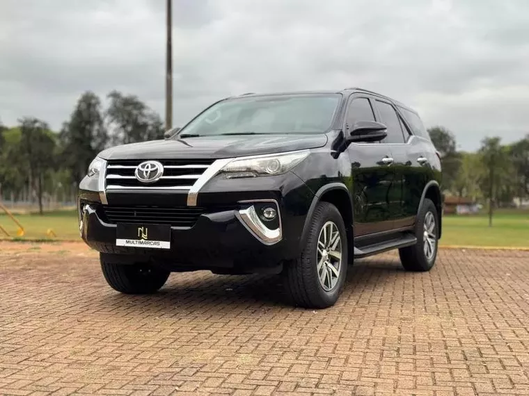 Toyota Hilux SW4 Preto 1