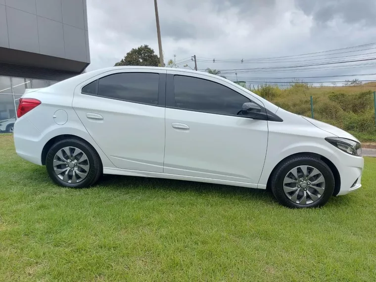 Chevrolet Onix Branco 1