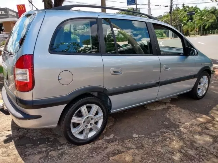 Chevrolet Zafira Prata 10