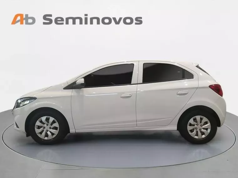 Chevrolet Onix Branco 1