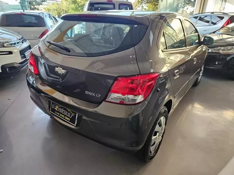 Chevrolet Onix Cinza 9