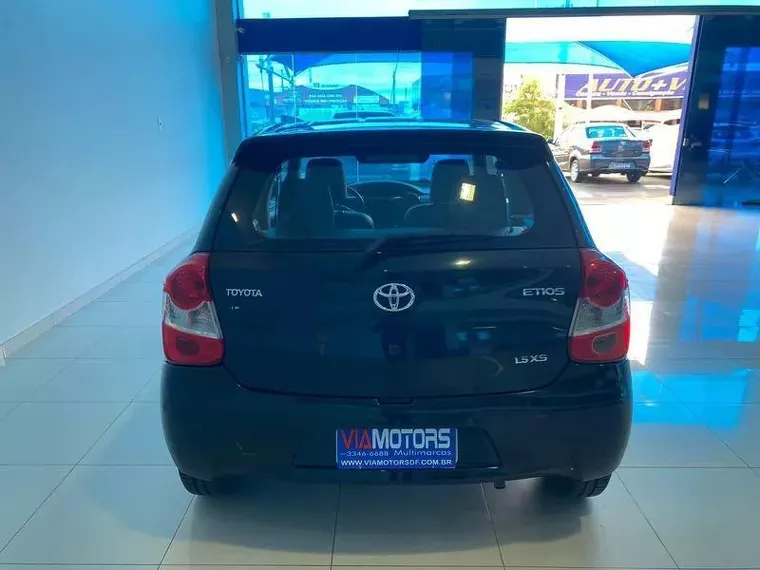 Toyota Etios Preto 2