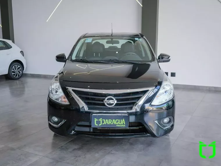 Nissan Versa Preto 6