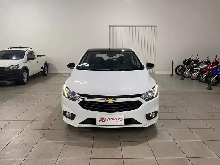 Chevrolet Onix Branco 1